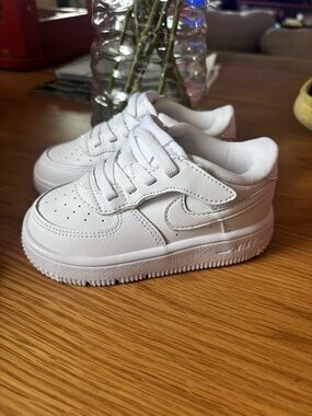 SOLD Brand new white Kids Nike Force 1 Low EasyOn Toddler Size 7c